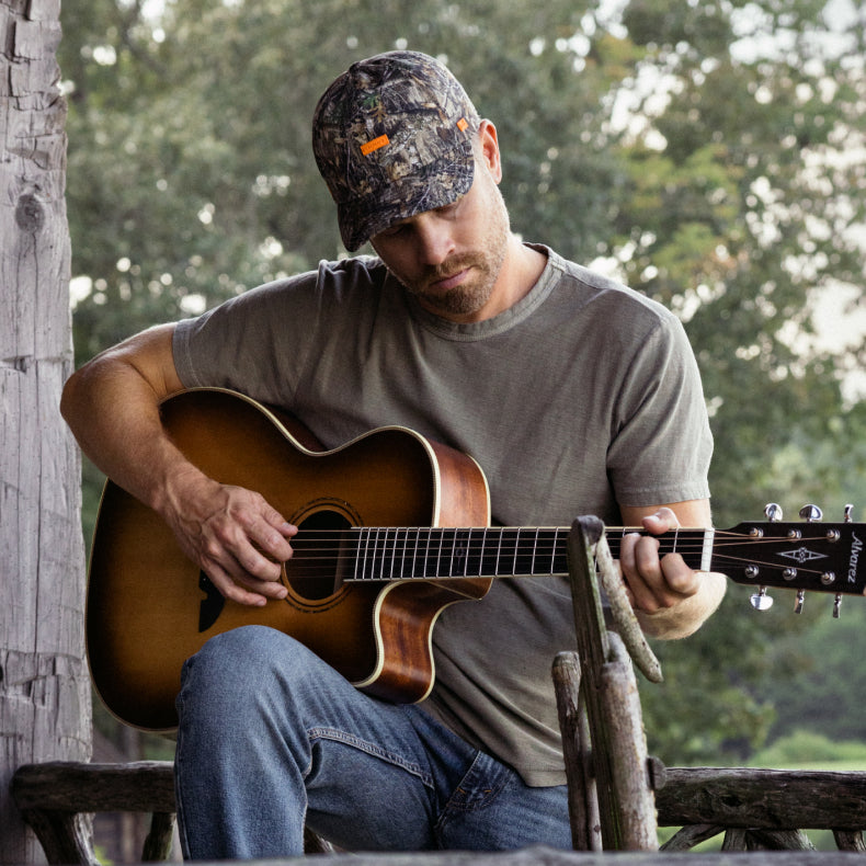 Dustin Lynch wearing the melin Legend Realtree Hydro