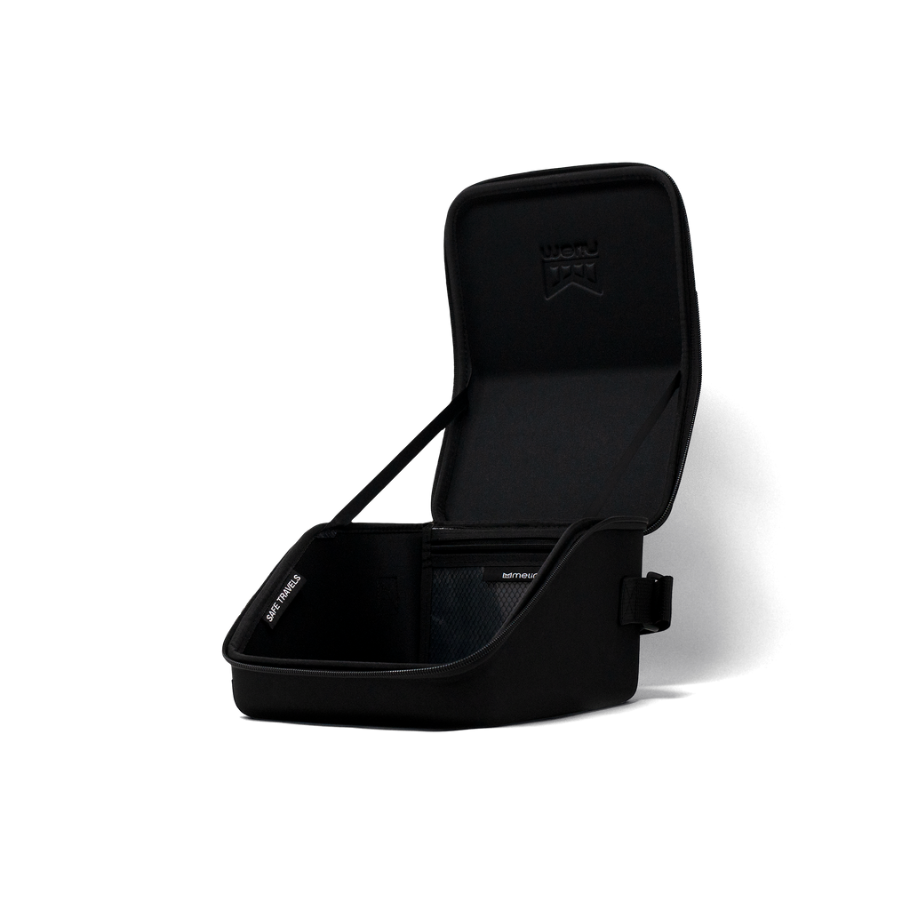 The angled view of the opened Melin 3 Hat Travel case in black Big Image - 1