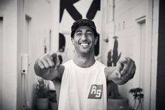 Daniel Ricciardo sleevless tee pointing at camera smiling endurance melin hat